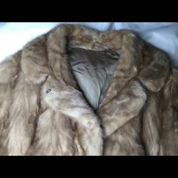 Vintage Femington Furs Beautiful Fur Coat - Picture 2 of 16